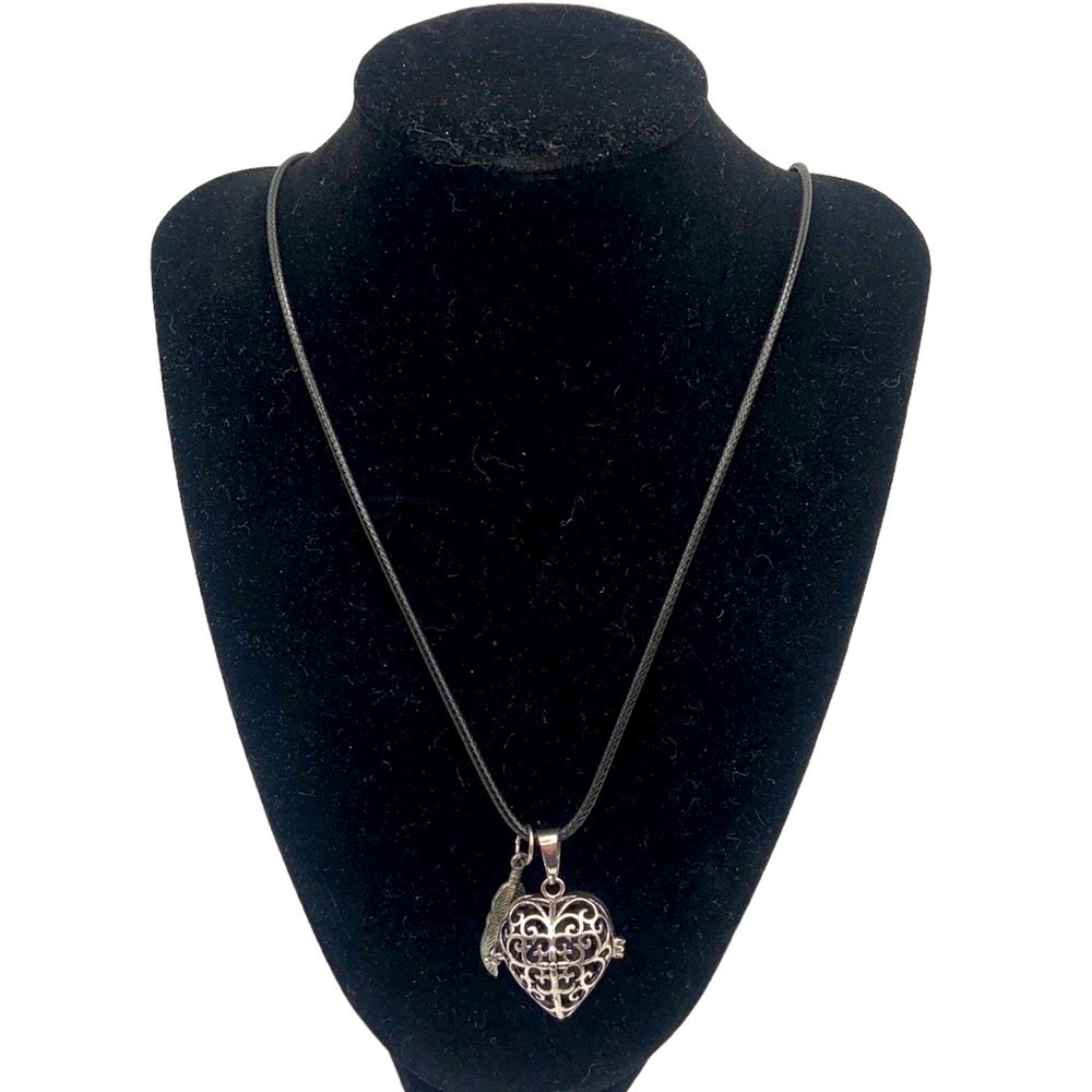 Silver Heart Pendent with Leaf Charm Black Necklace NWOT!